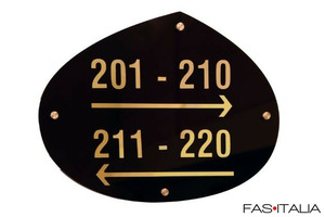 Targa segnaletica a goccia in plexiglass per ambienti Hotel