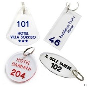 portachiavi-in-plexiglass-per-hotel.jpg